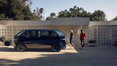 Canoo, il minivan elettrico: FOTO