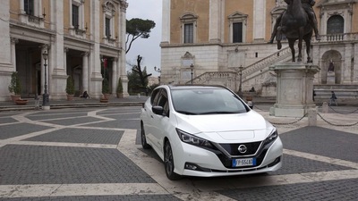 Nissan LEAF, auto ufficiale della Maratona di Roma: le foto