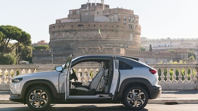 Prova Mazda MX-30: la Grande Bellezza incontra l'elettrico FOTO