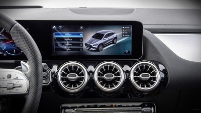 Display touchscreen in auto pericolosi: proposto il divieto d'utilizzo