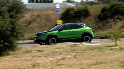 Ope Mokka BEV: la prova su strada del Suv elettrico "grintoso"