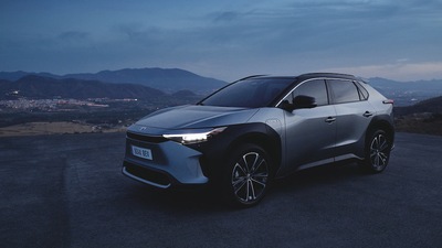 Toyota bZ4X, il Suv elettrico a batterie