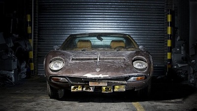 La Lamborghini Miura da 375 cv abbandonata per 40 anni in un parcheggio