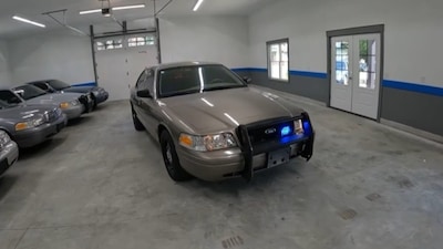 La più grande collezione al mondo di Ford Crown Victoria