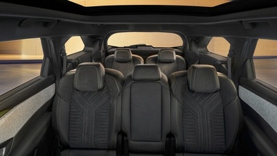 Nuova Peugeot E-5008