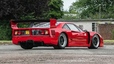 Le foto della Ferrari F40 con motore V12