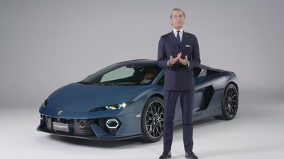Nuova Lamborghini Temerario spiegata da Stephan Winkelmann