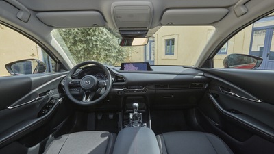 Le foto di Mazda3 e CX-30 2025