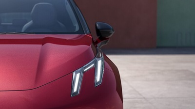 Lynk & Co 02: caratteristiche e prime impressioni sulla nuova berlina elettrica