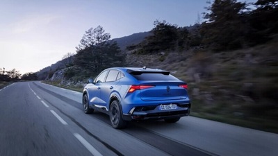 Renault Rafale, il test su strada