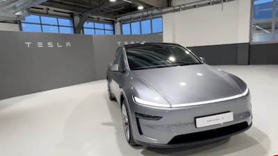 Nuova Tesla Model Y, ecco "Juniper" dal vivo