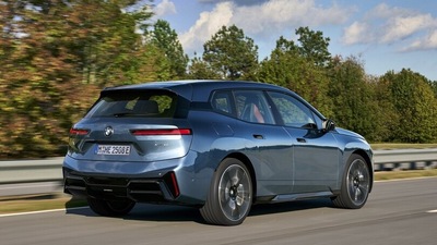 BMW iX restyling 2025