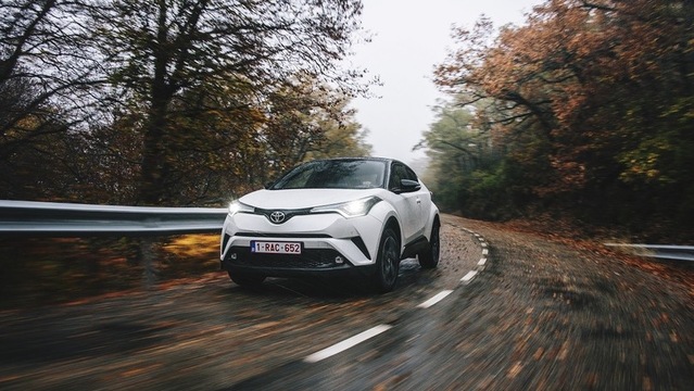 Toyota C-HR: foto