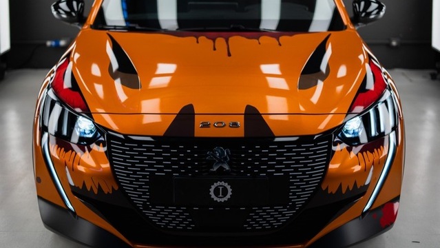 Ecco la nostra Peugeot 208 elettrica preparata per Halloween FOTO