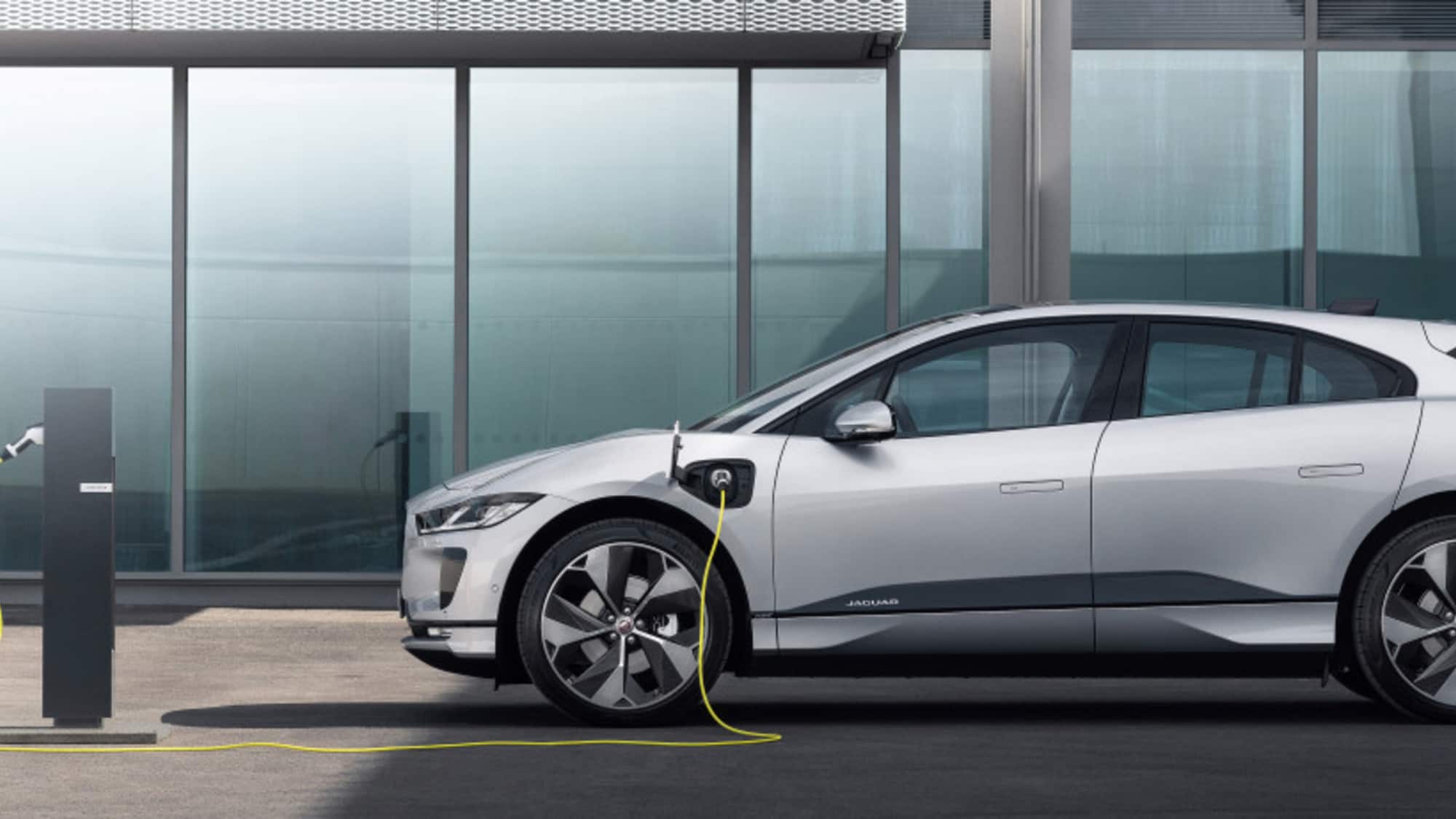 Jaguar Land Rover dimezzerà la emissioni gas serra per il 2030