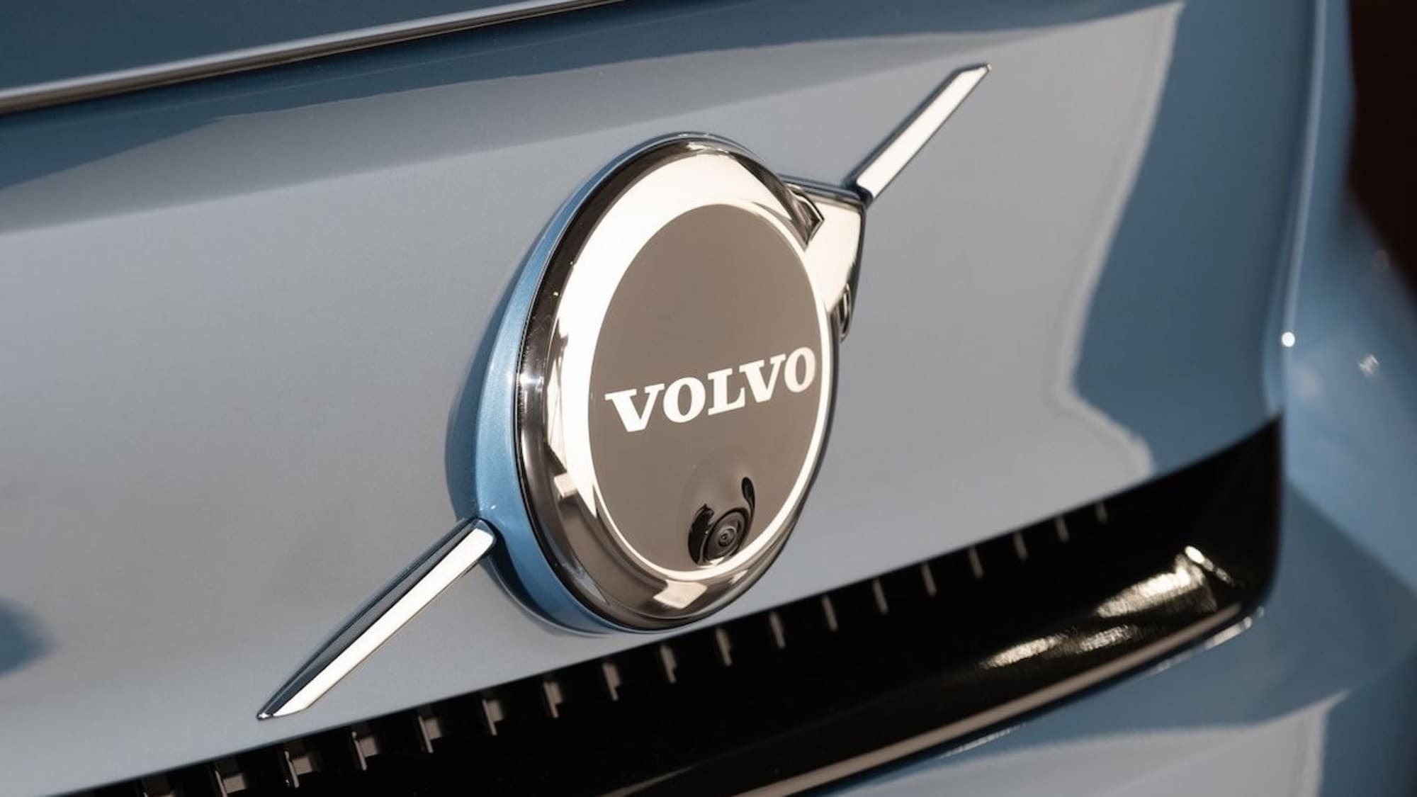 Volvo EX30, il suv elettrico e urbano avvistato in Cina