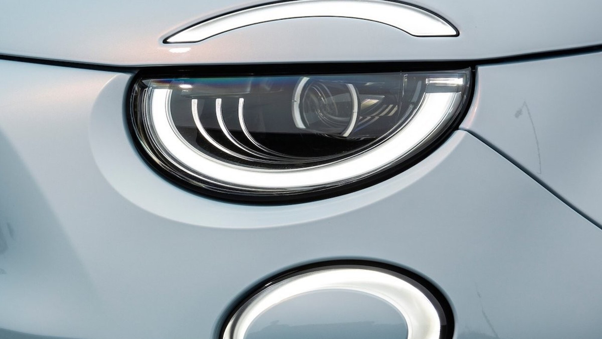 Nuova Fiat 600, avvistata la versione elettrica del suv urbano