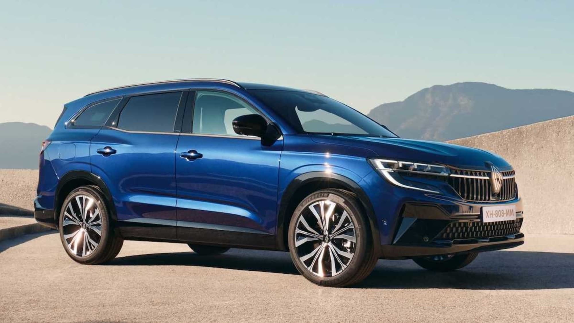 Nuovo Renault Espace, spazio e full hybrid E-Tech i punti forti del suv