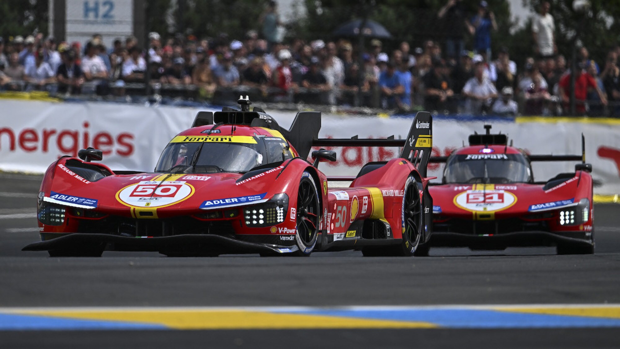 Ferrari SF90 XX Stradale, specialissima con la livrea Ferrari 499P