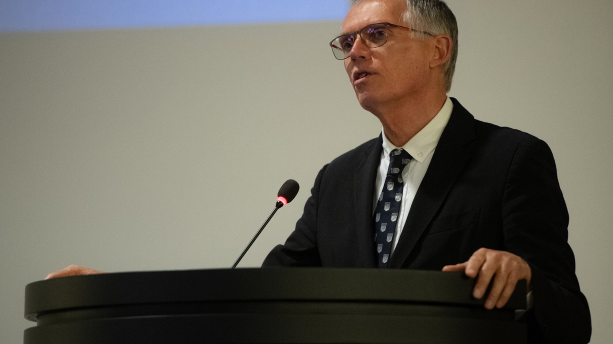 Tavares: "Stellantis via dall'Italia? Fake news"