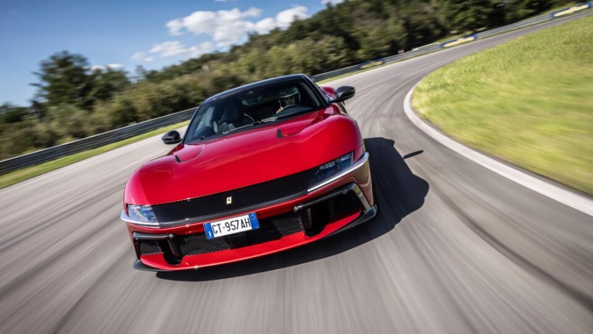 Ferrari 12Cilindri, gran turismo dalla doppia anima