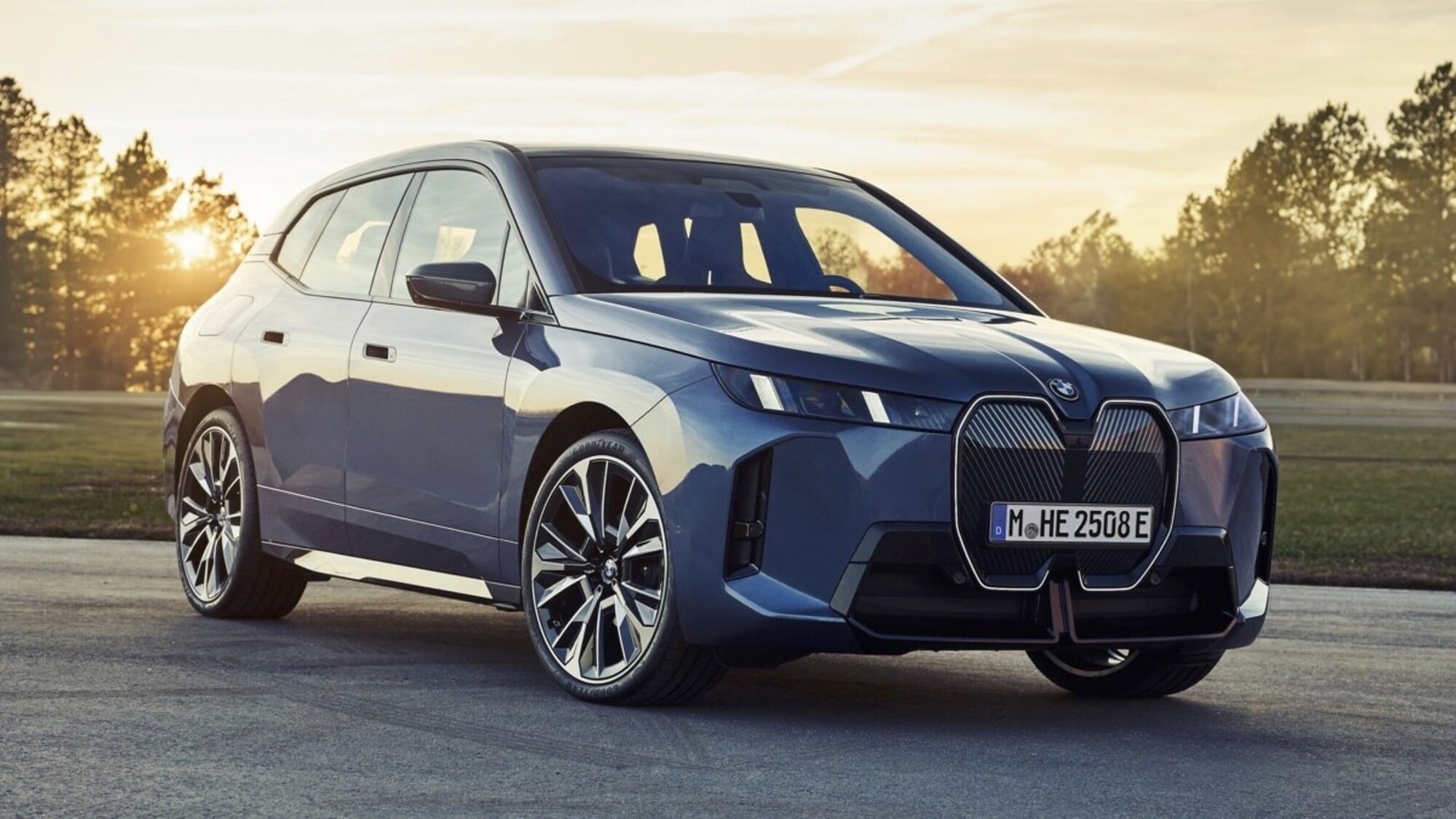 BMW iX 2025, dal restyling tanti cavalli e autonomia in più | Auto.it