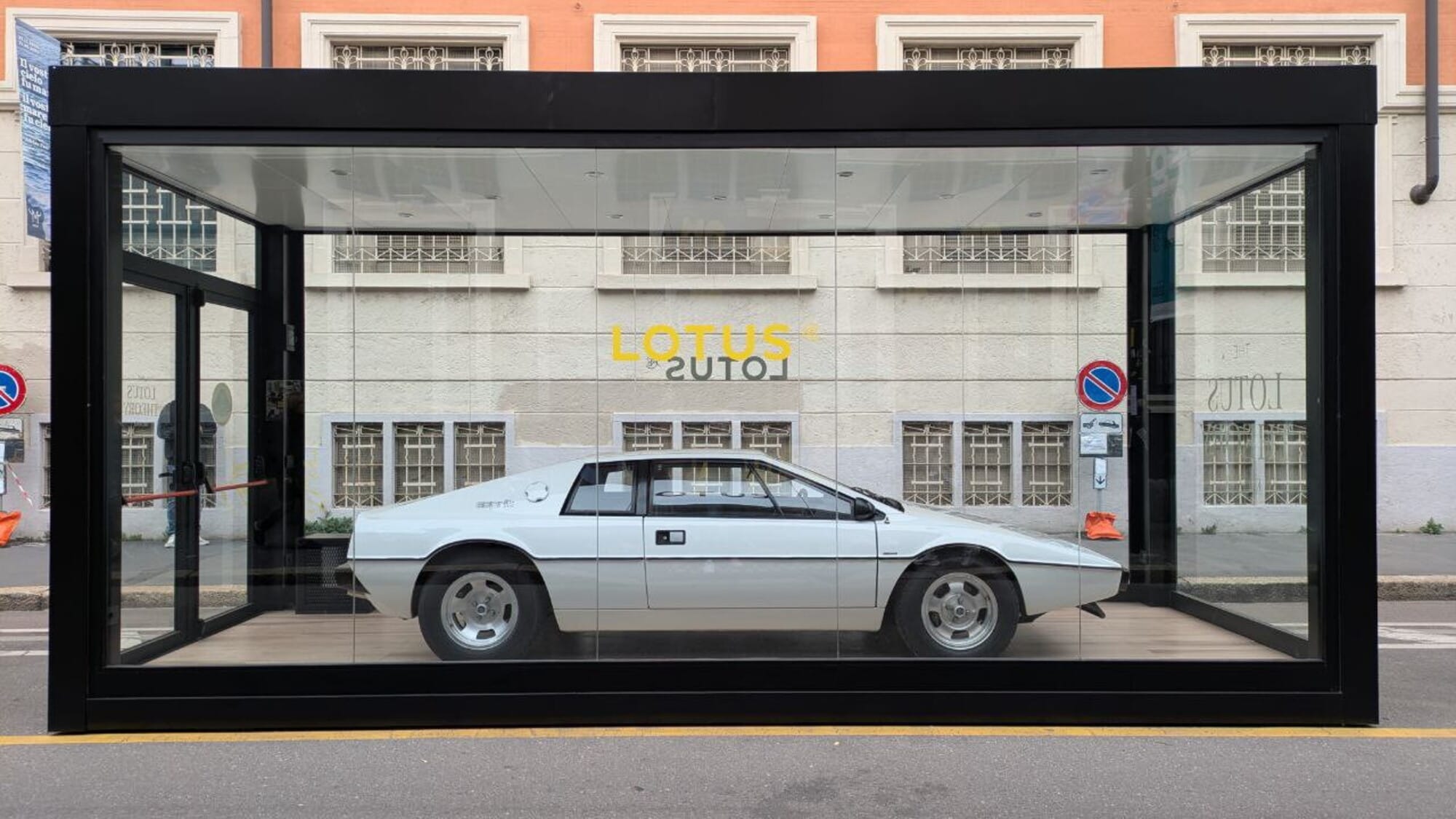 Lotus alla Milano Design Week mette in mostra passato e futuo