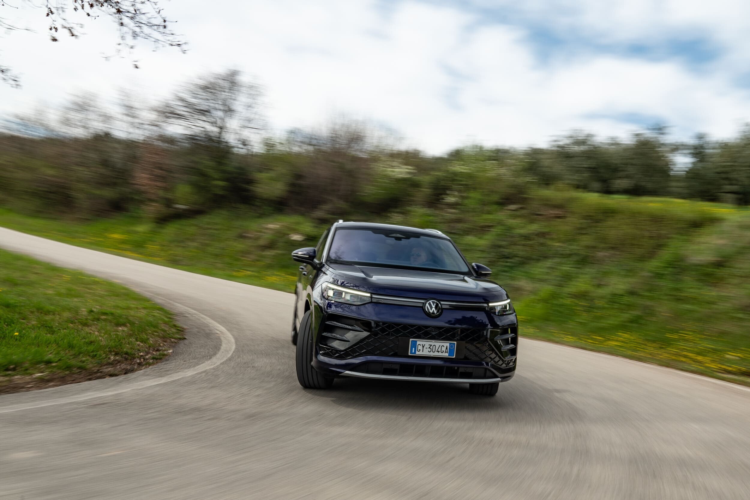 Volkswagen Tayron, il primo contatto in azione