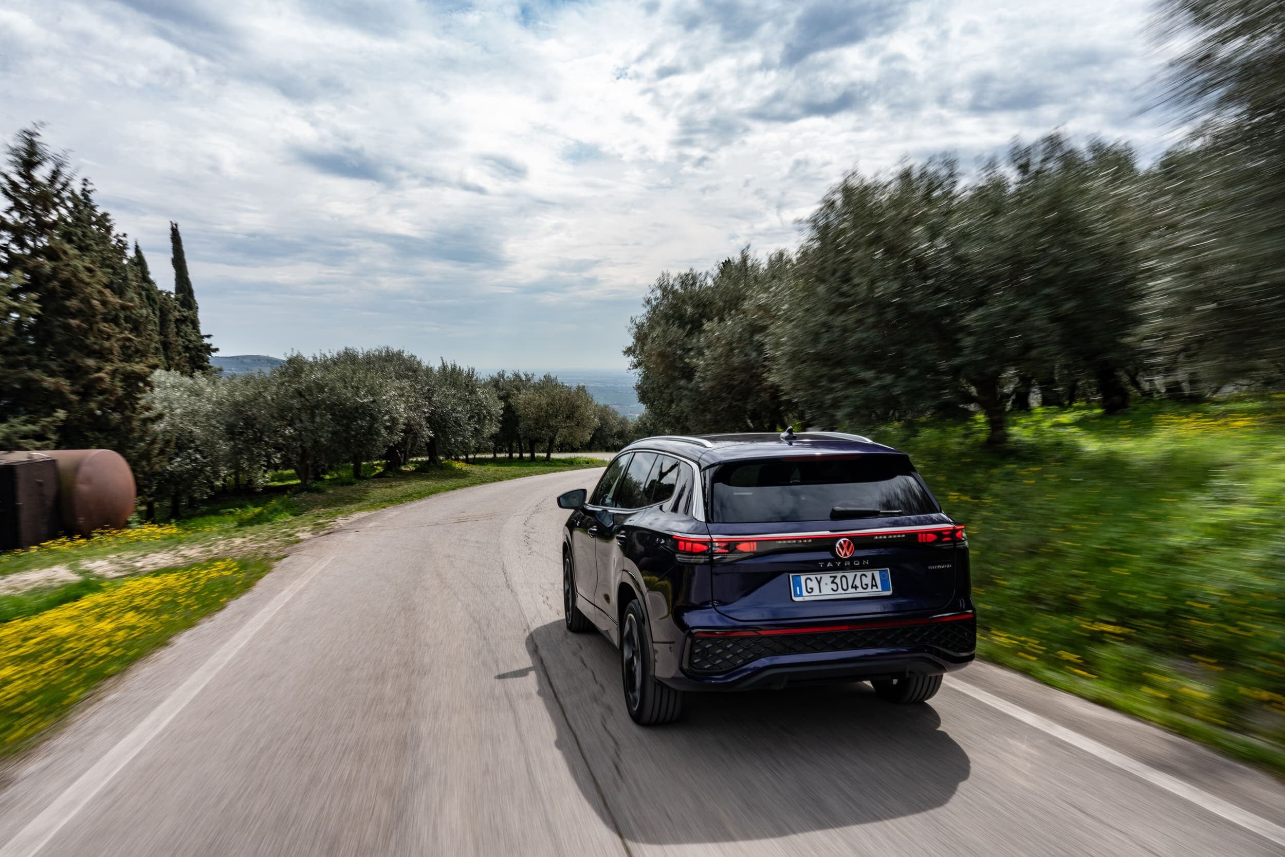 Volkswagen Tayron, il primo contatto in azione