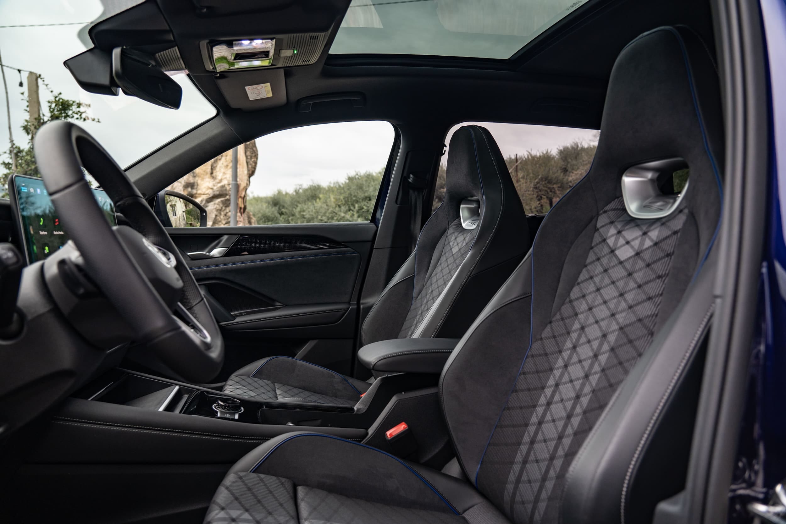 Volkswagen Tayron, il primo contatto in azione