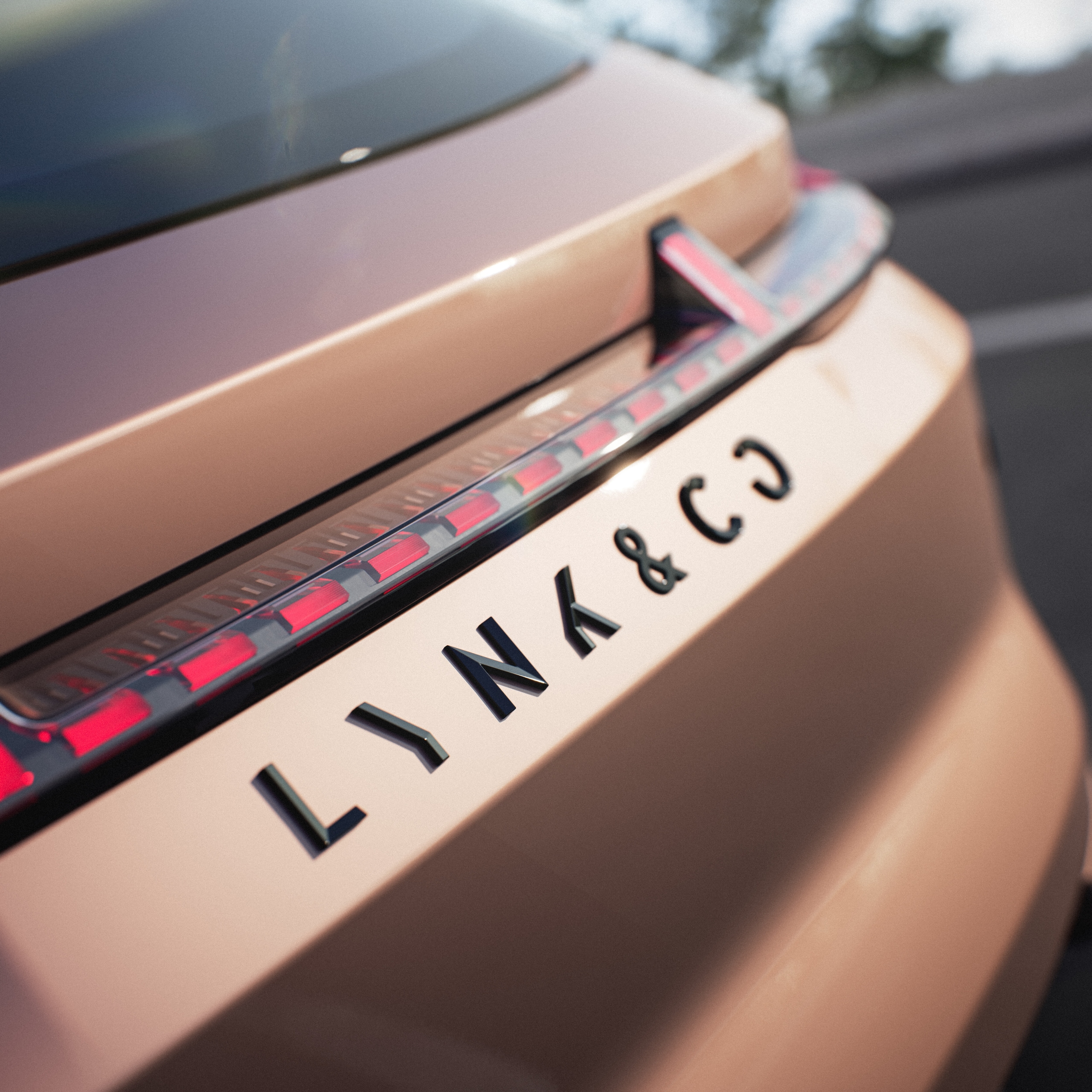 Le foto della Lynk & Co 08, Suv ibrido plug-in da 200 km di autonomia