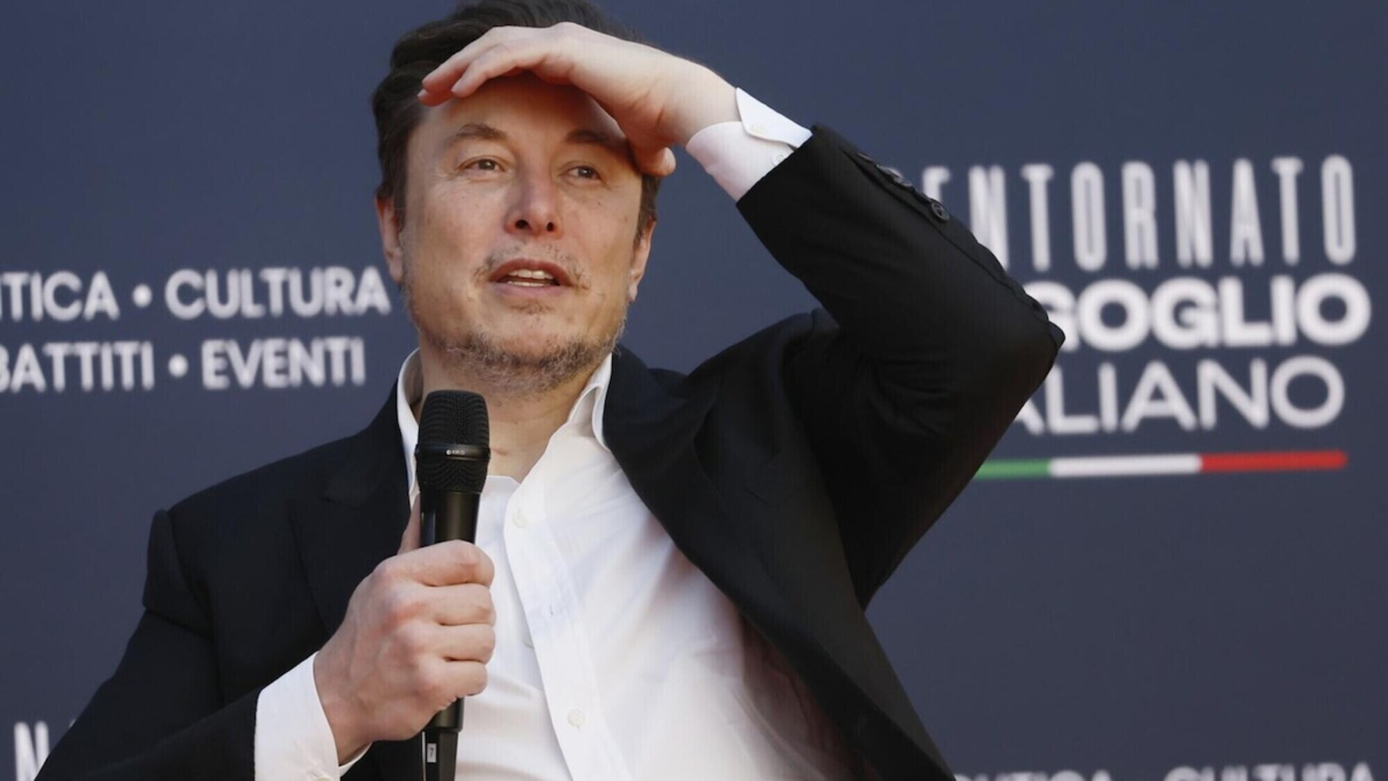 Tesla, titolo giù in Borsa dopo lo scontro Musk-Trump e il taglio degli incentivi 