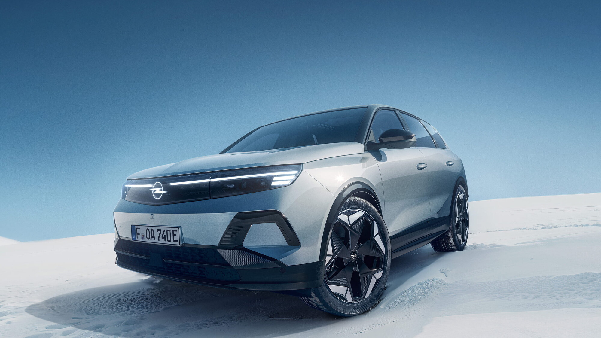 Grandland AWD elettrica, la prima integrale a zero emissioni di Opel