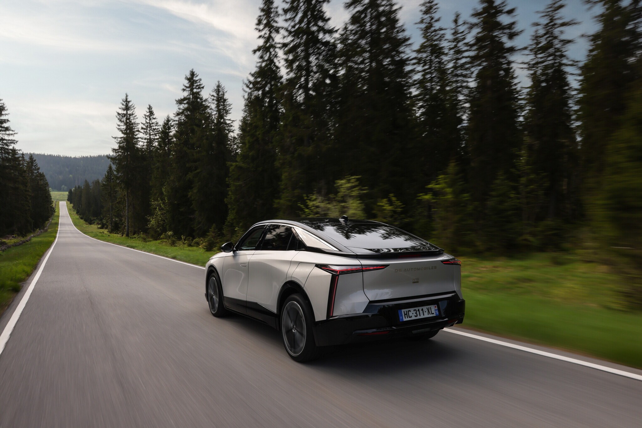 DS N°8, al volante della nuova ammiraglia francese