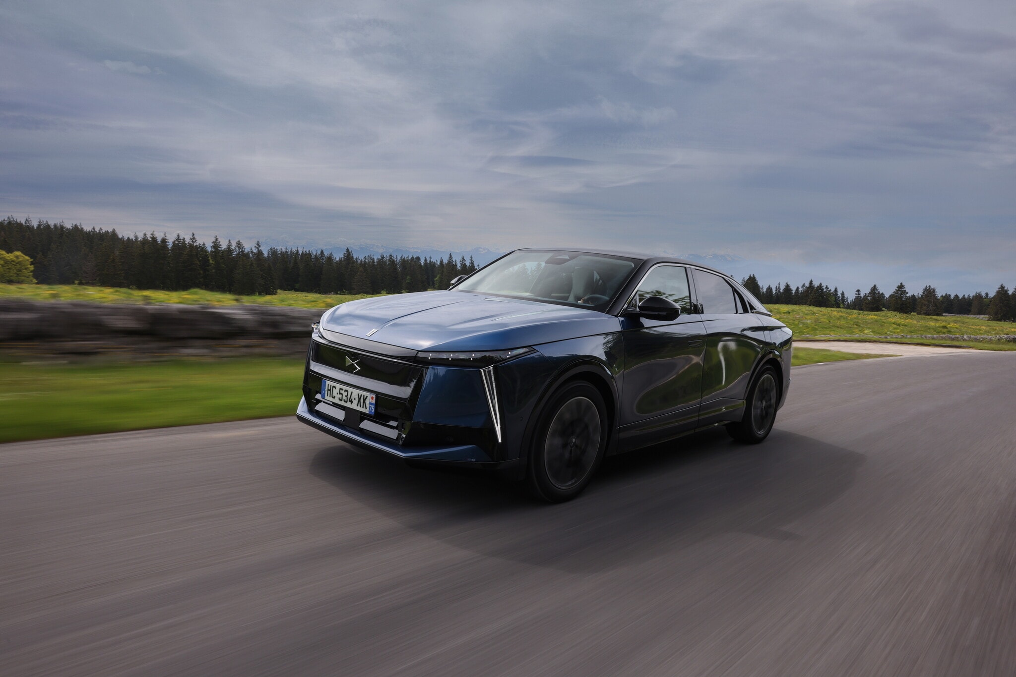 DS N°8, al volante della nuova ammiraglia francese