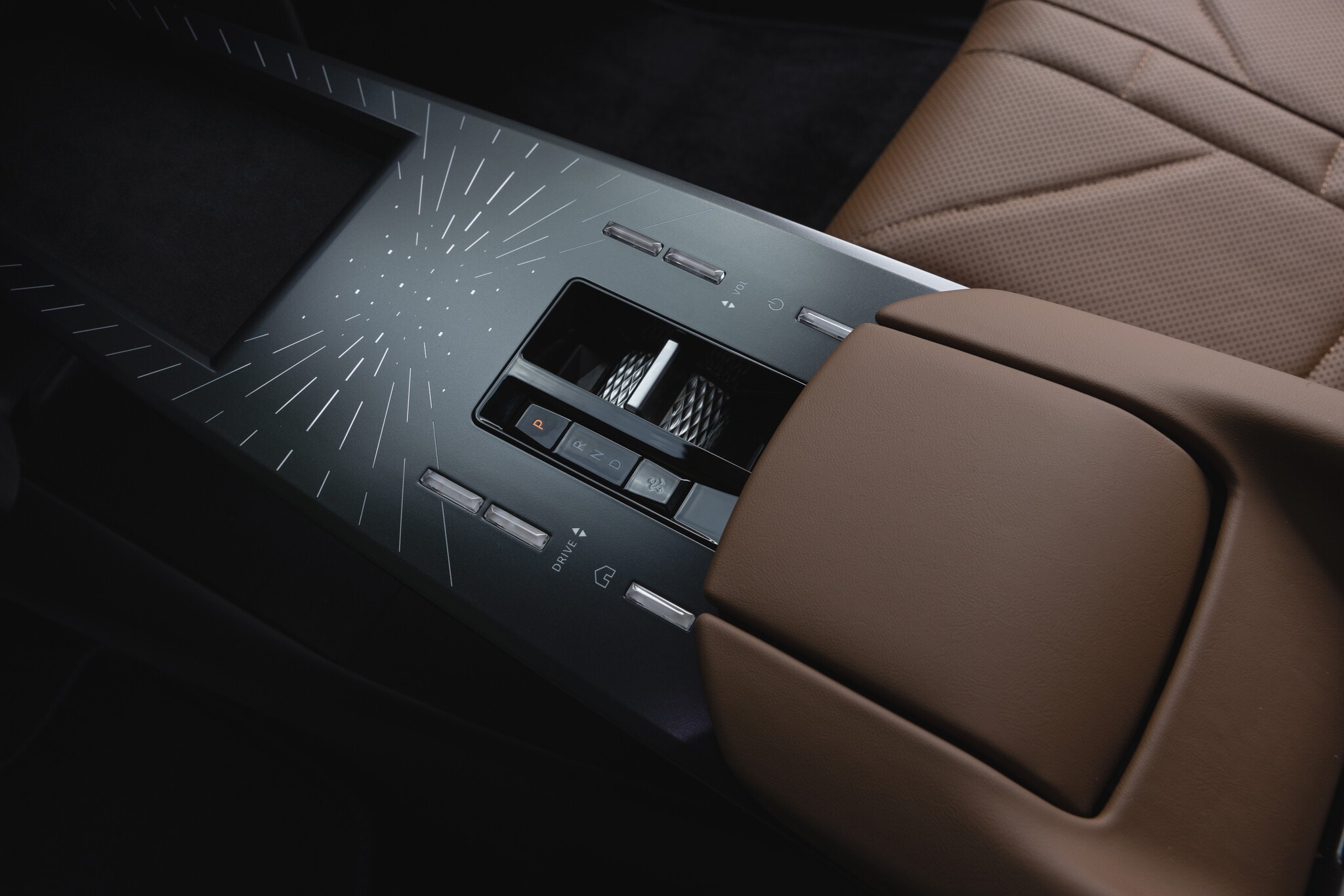 DS N°8, al volante della nuova ammiraglia francese