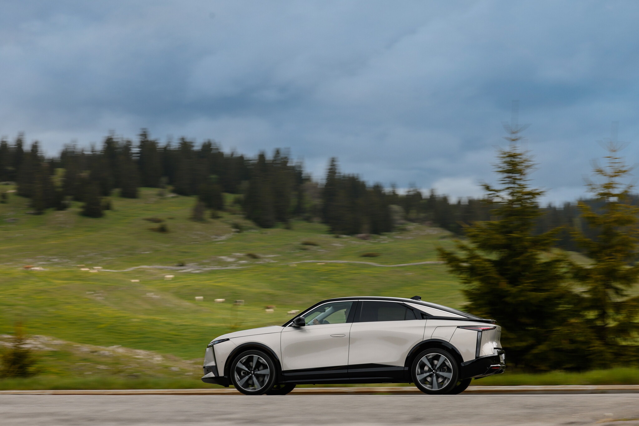 DS N°8, al volante della nuova ammiraglia francese