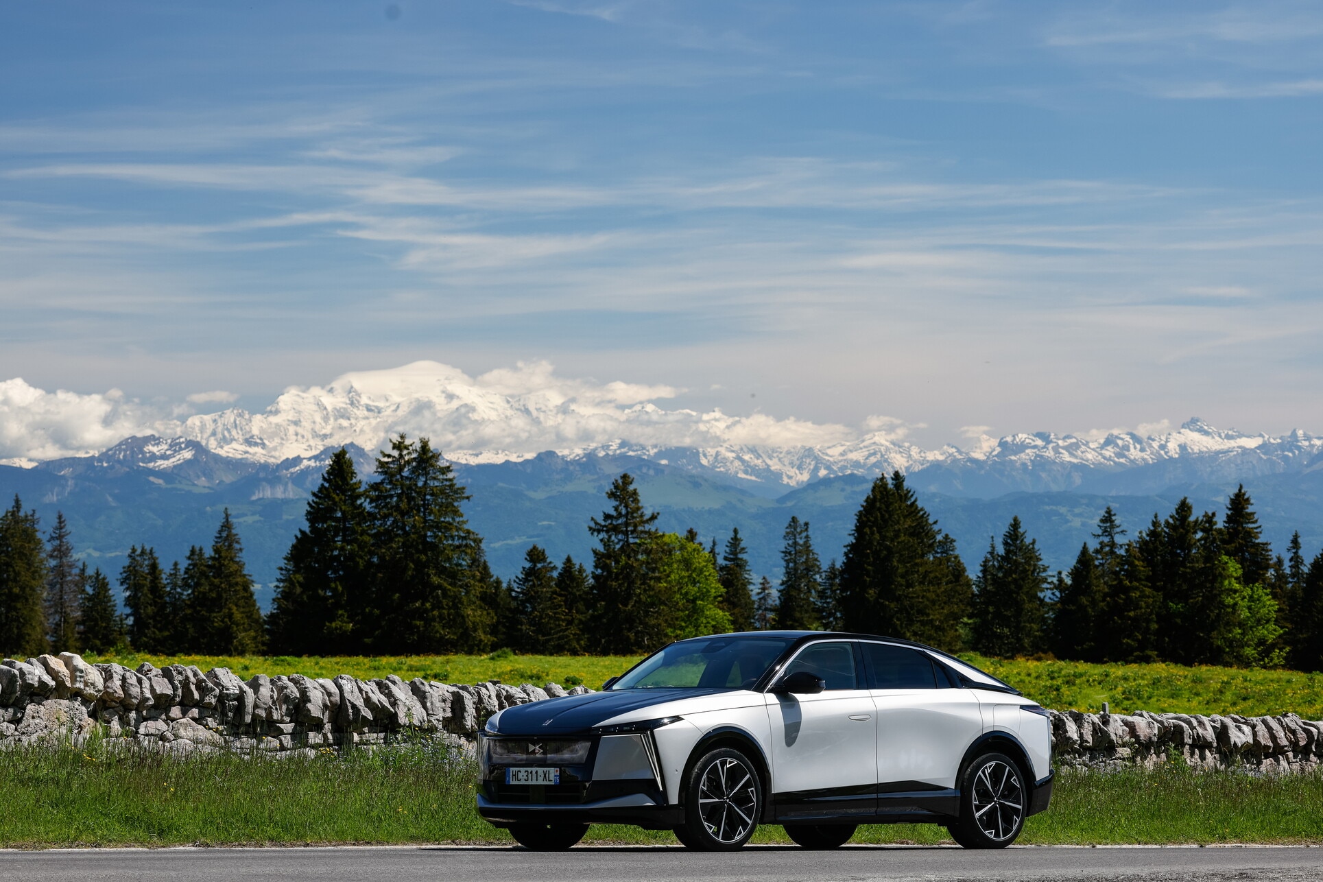 DS N°8, al volante della nuova ammiraglia francese