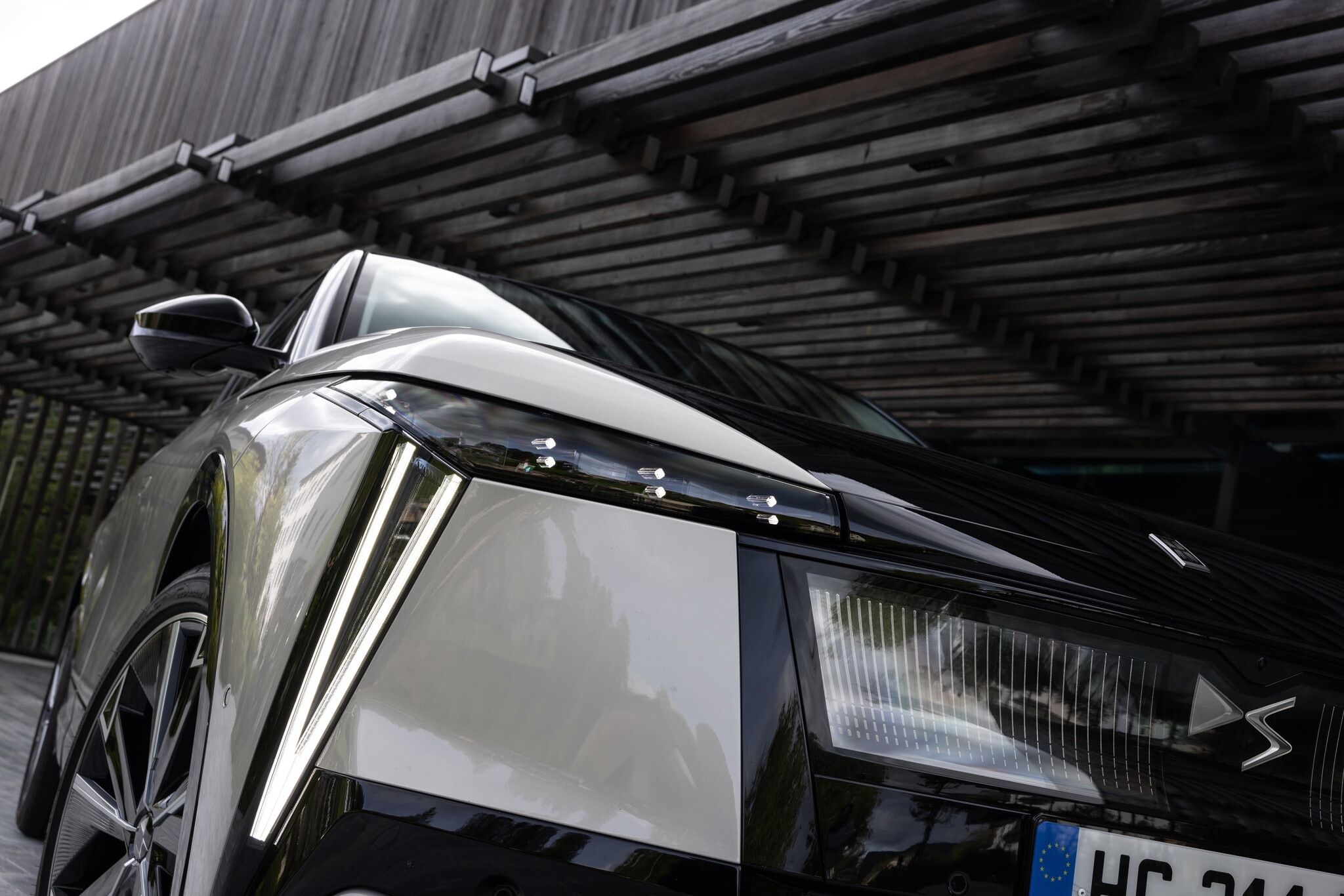 DS N°8, al volante della nuova ammiraglia francese