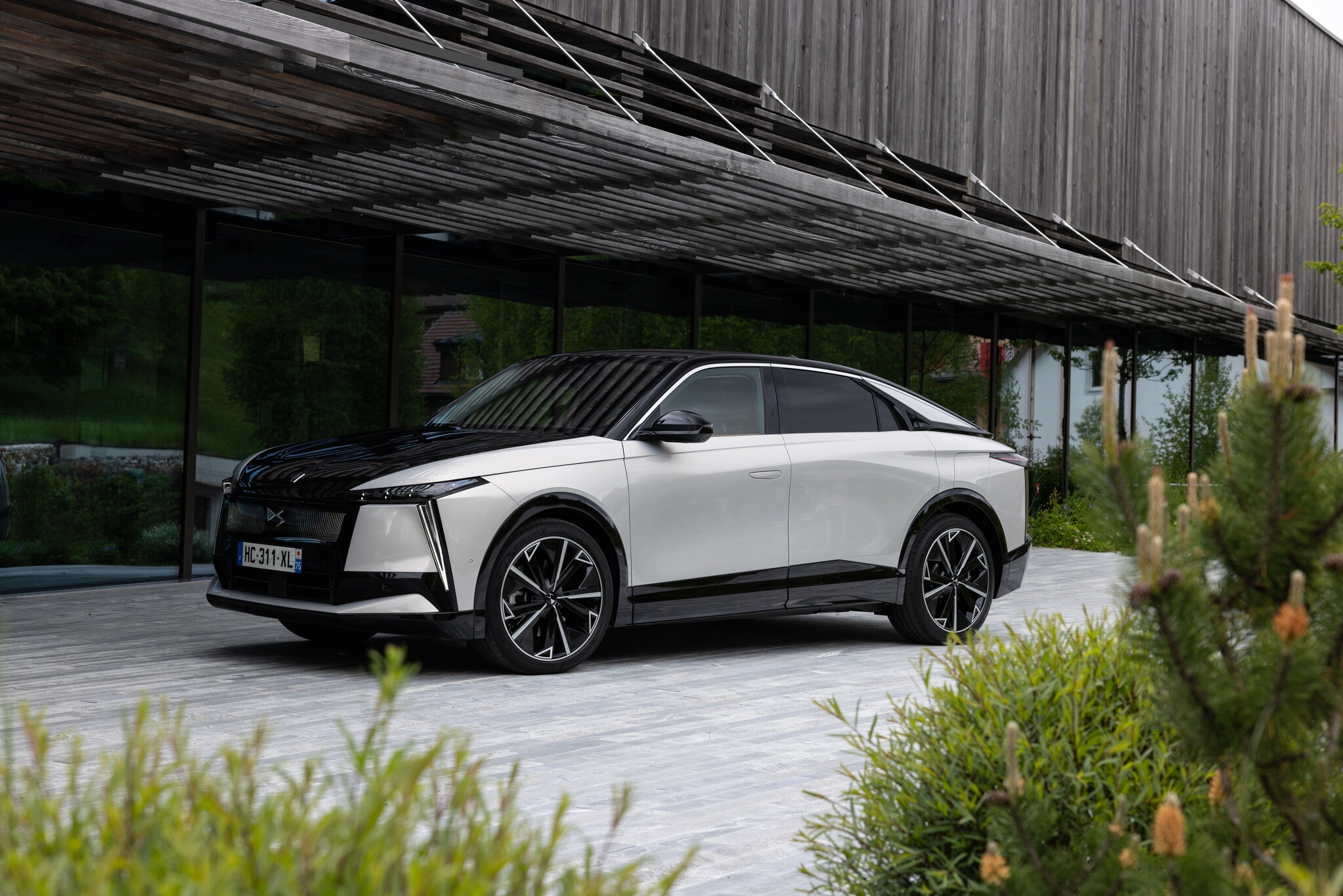 DS N°8, al volante della nuova ammiraglia francese