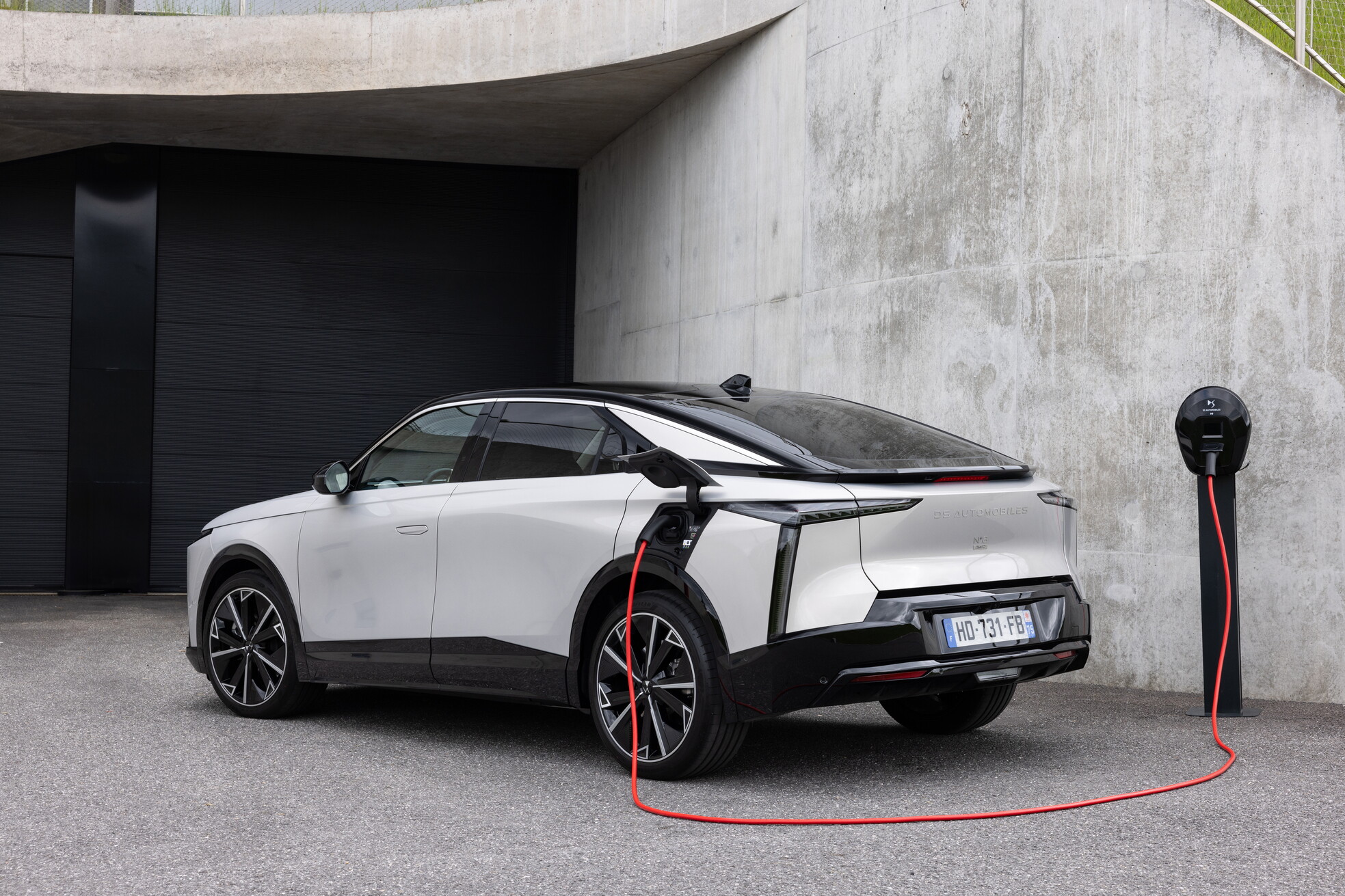 DS N°8, al volante della nuova ammiraglia francese