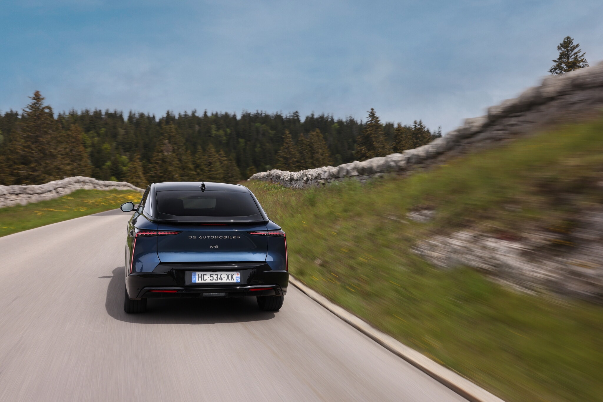 DS N°8, al volante della nuova ammiraglia francese