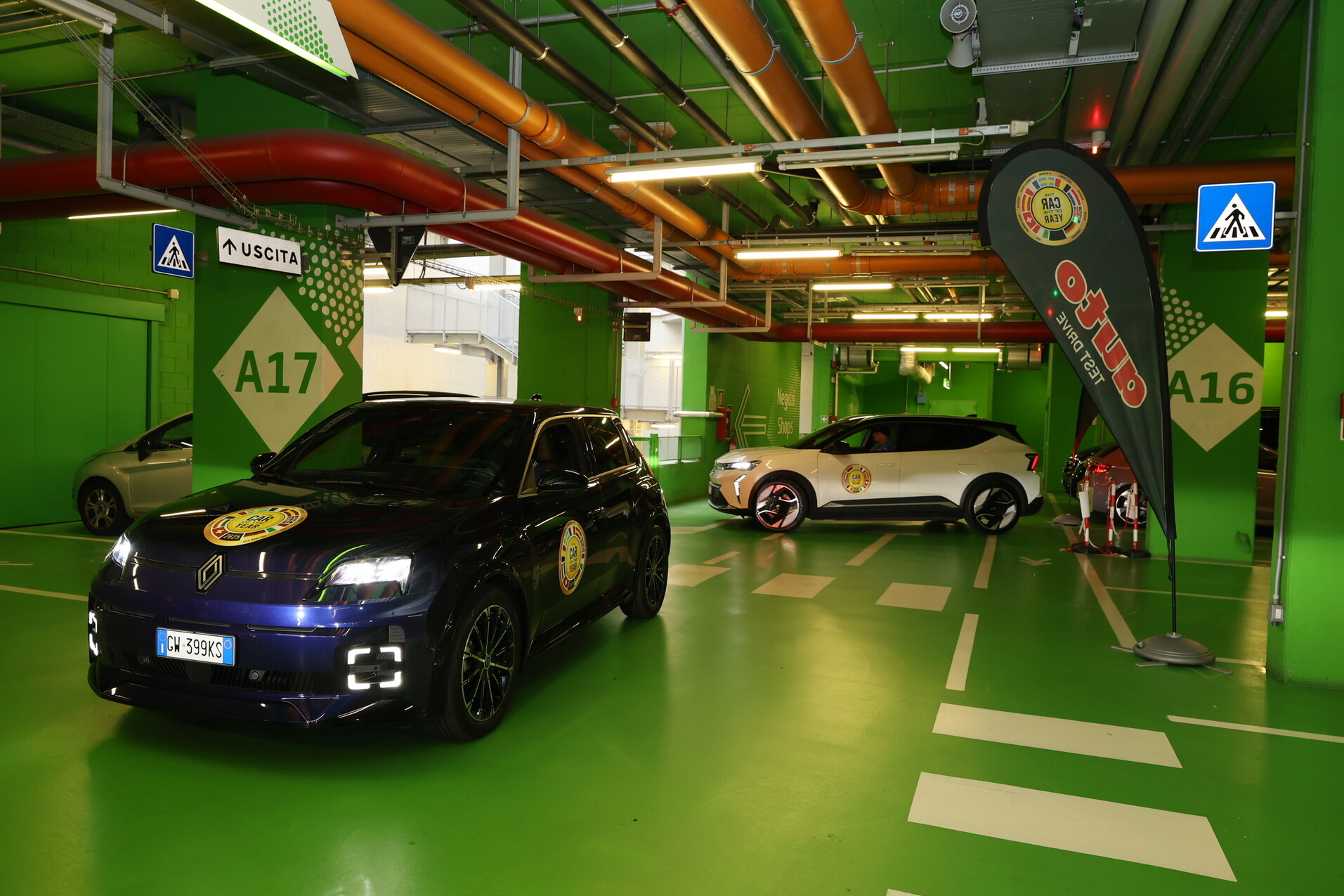 Renault 5 E-Tech, l'Auto dell'Anno 2025 protagonista a Milano CityLife