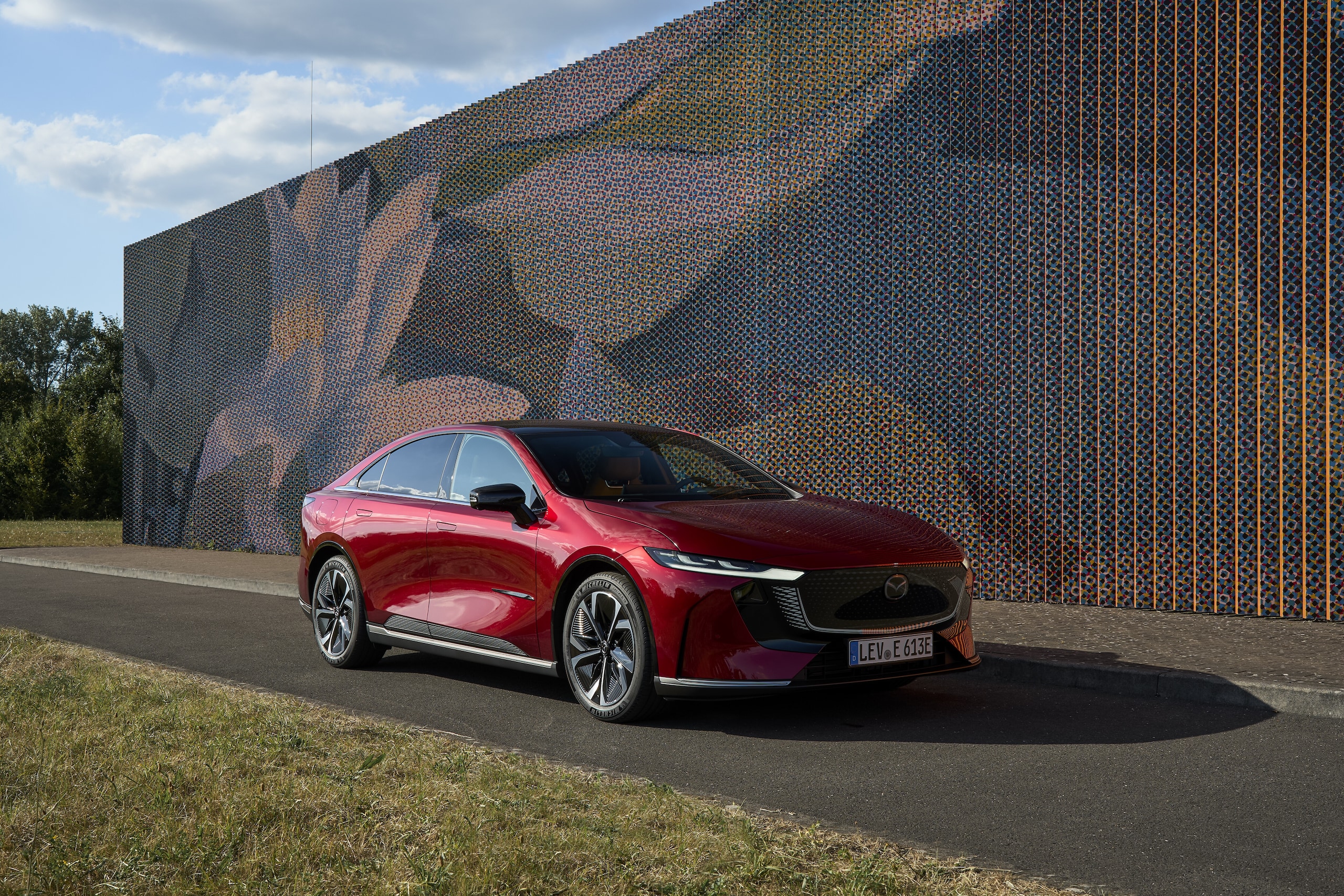 Mazda 6e, come va su strada l'elettrica di Hiroshima