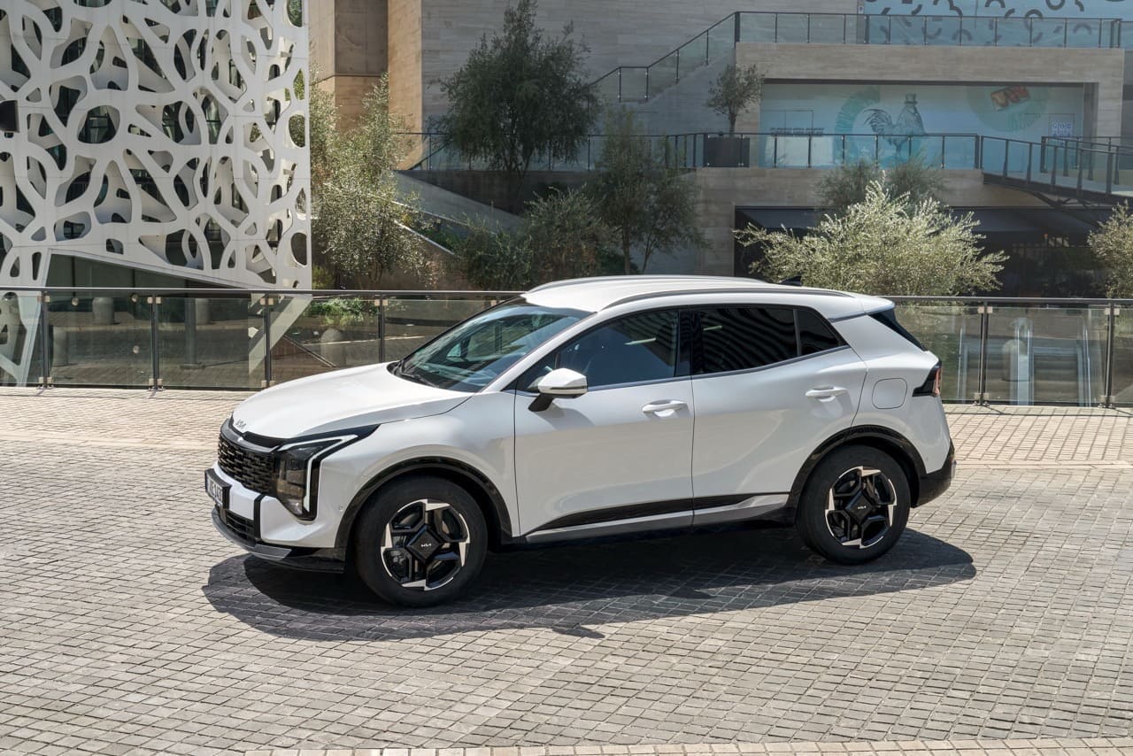 Kia Sportage 2025, la bestseller si rinnova 