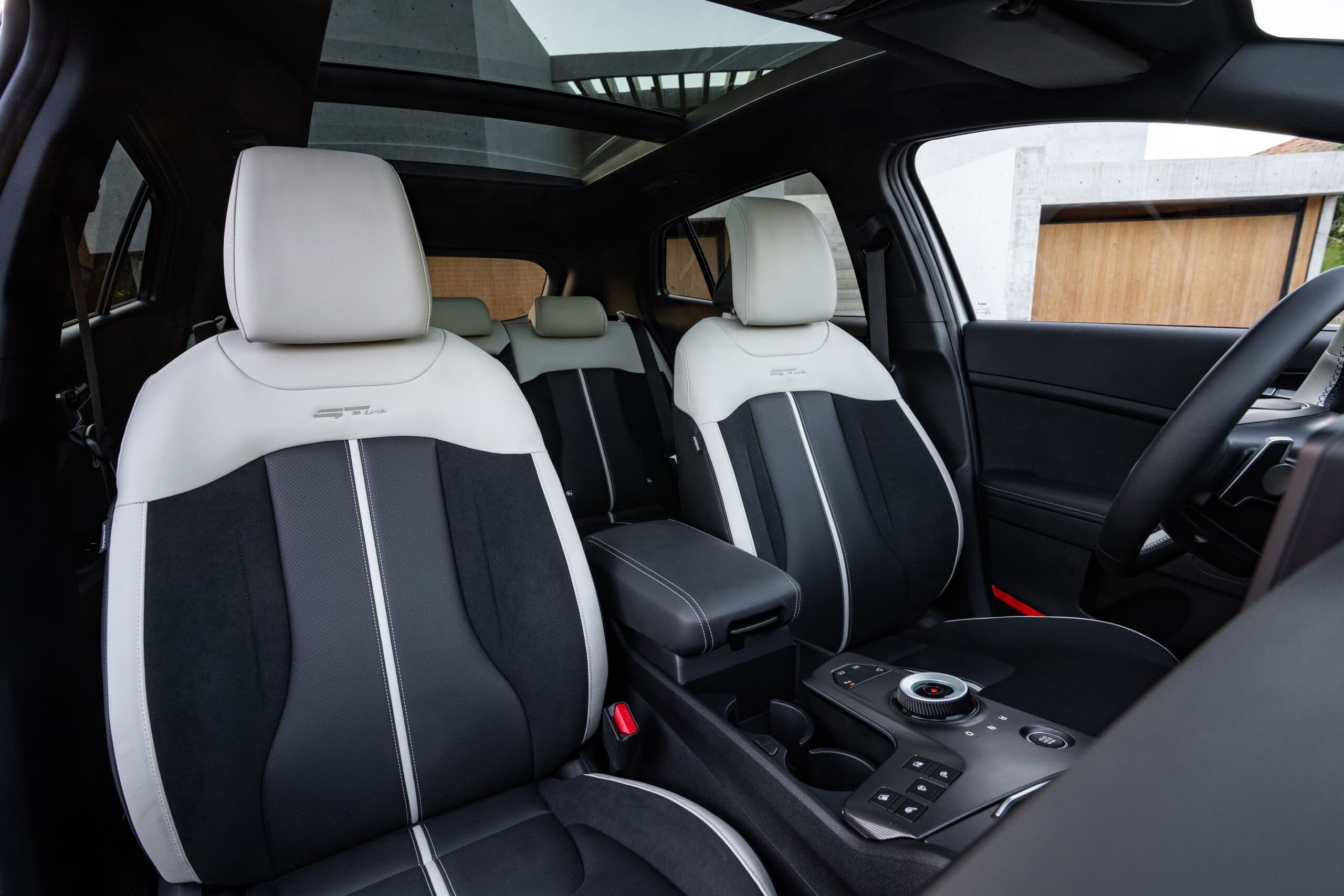 Kia Sportage 2025, la bestseller si rinnova 