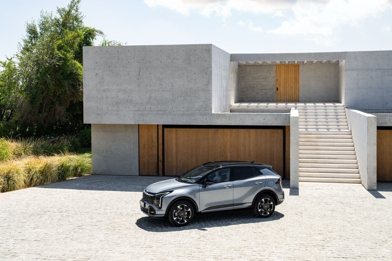 Kia Sportage 2025, la bestseller si rinnova 