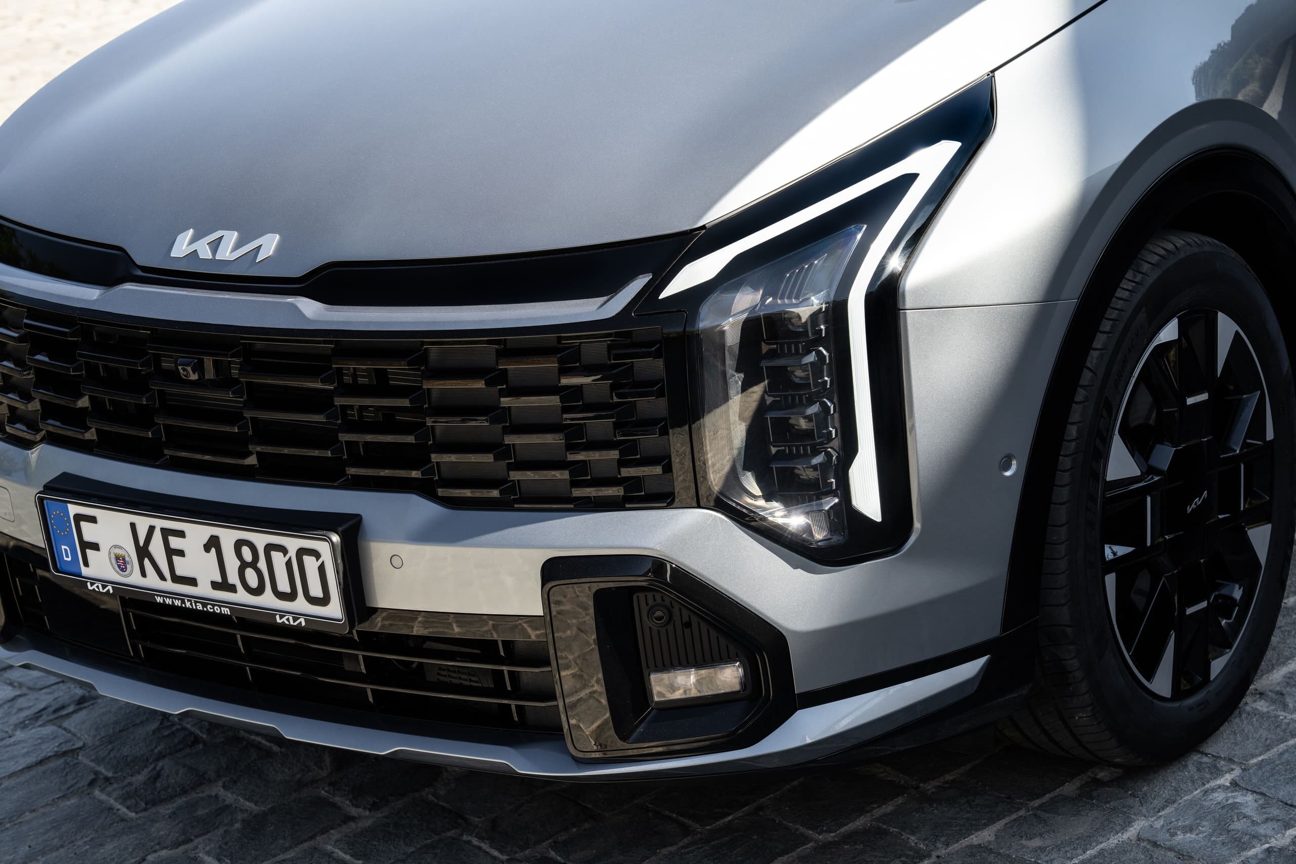 Kia Sportage 2025, la bestseller si rinnova 