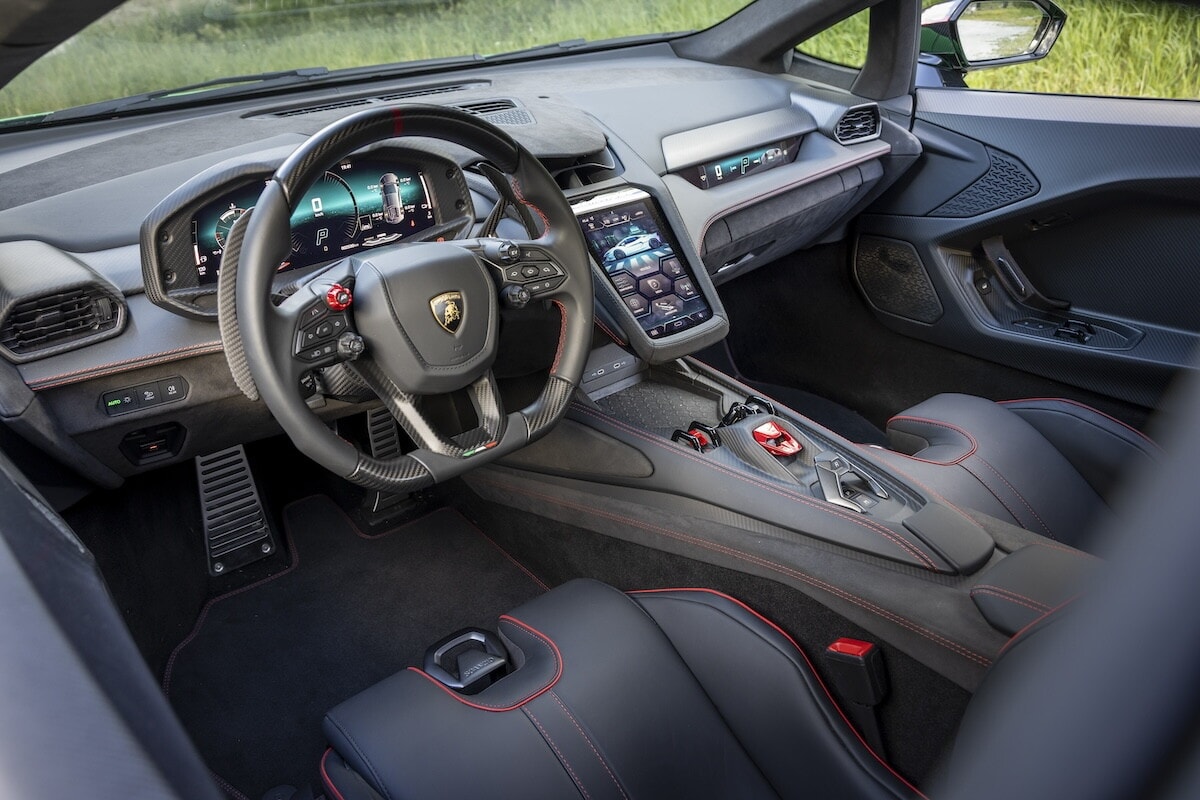 Lamborghini Temerario, la supercar ibrida in pista