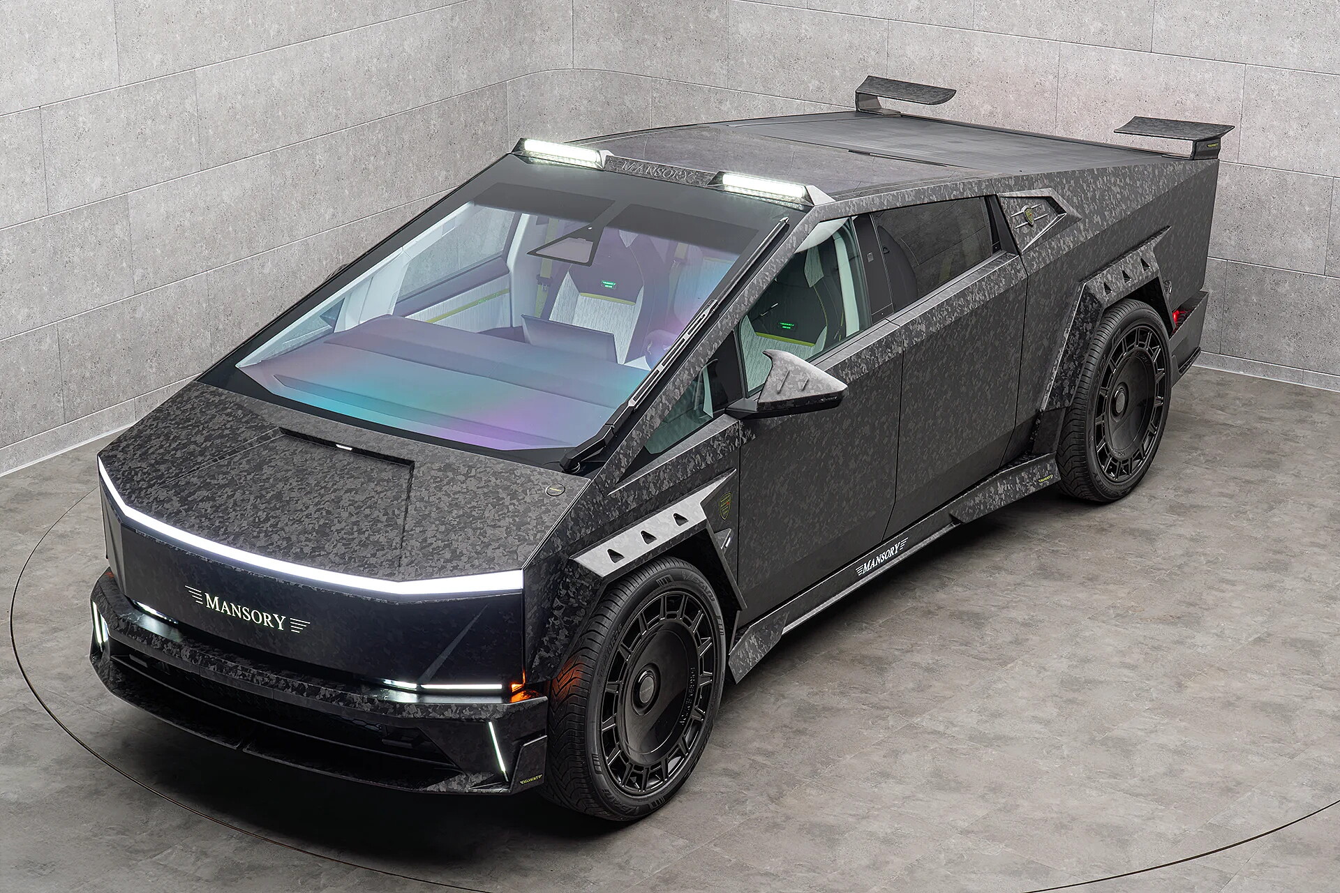 Le foto del Mansory Cybertruck Elongation EVO